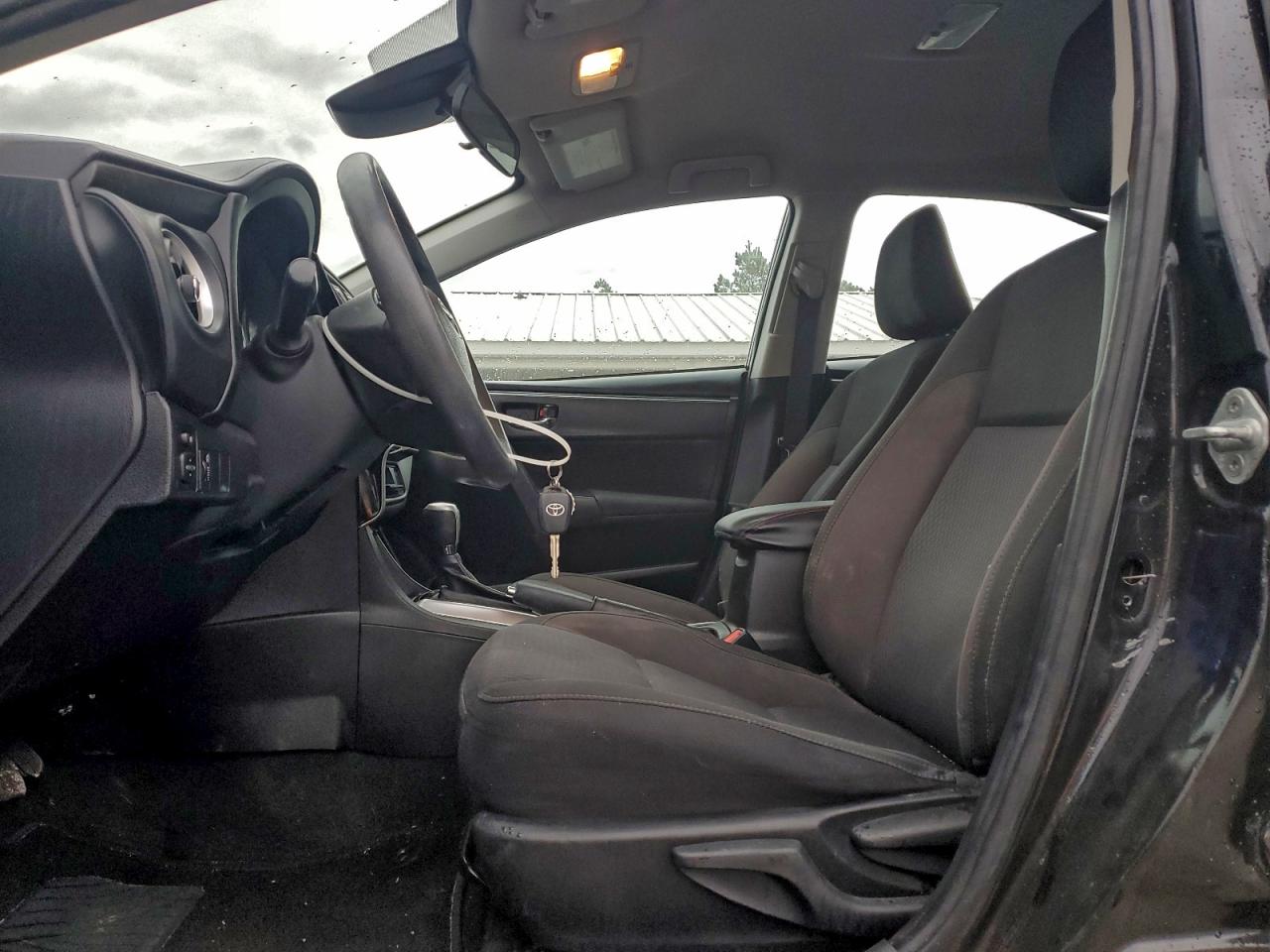 Toyota Corolla L Image 6