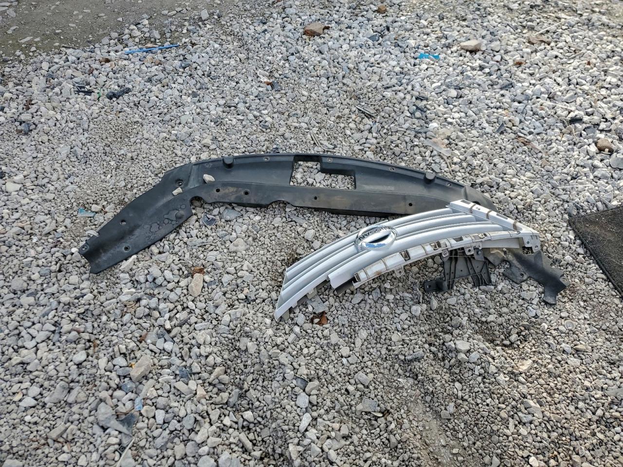 Nissan Sentra S Image 2