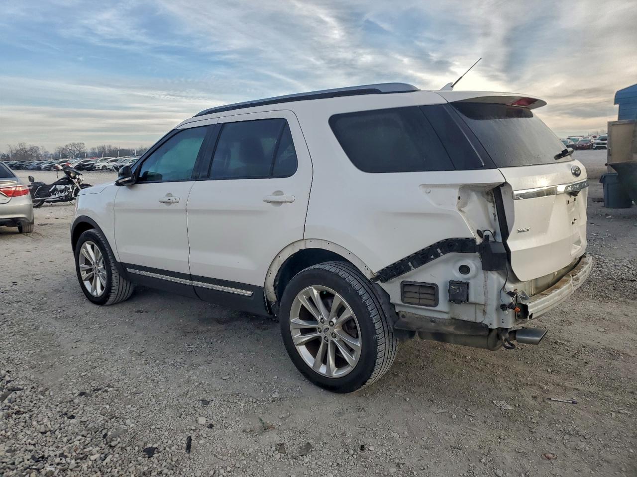 Ford Explorer Xlt Image 3