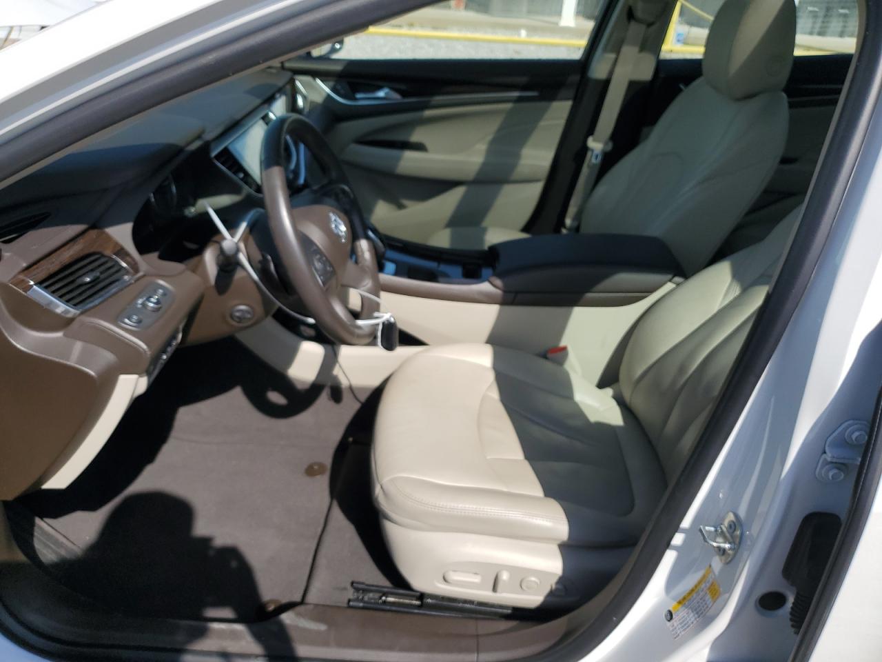 Buick LaCrosse Premium Image 2