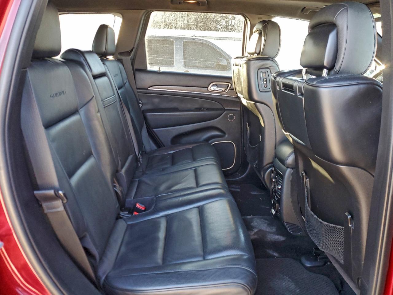 Jeep Grand Cherokee Summit Image 11