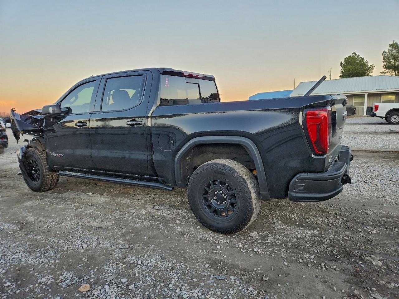 GMC Sierra K1500 At4x Image 3