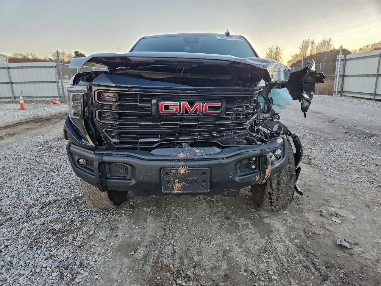 GMC Sierra K1500 At4x Image 10