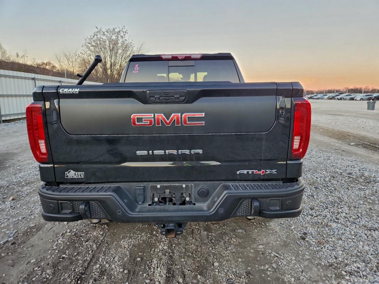 GMC Sierra K1500 At4x Image 5