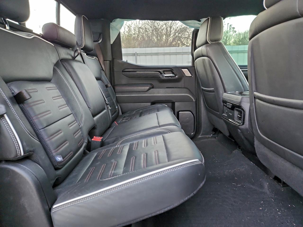 GMC Sierra K1500 At4x Image 12