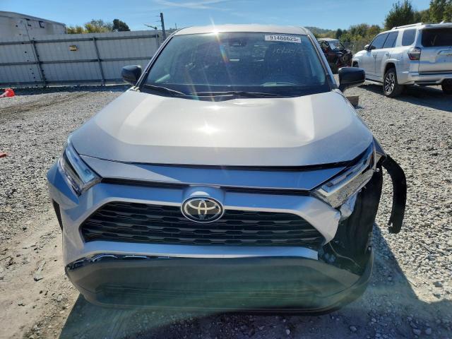 Toyota RAV4 Le Image 2