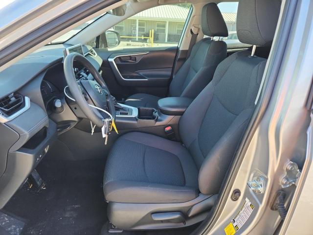 Toyota RAV4 Le Image 4