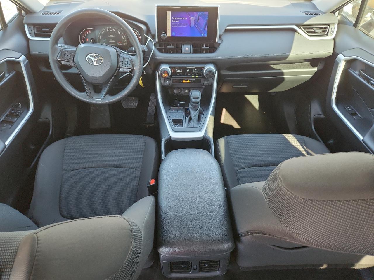 Toyota RAV4 Le Image 6