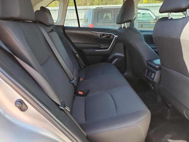 Toyota RAV4 Le Image 11