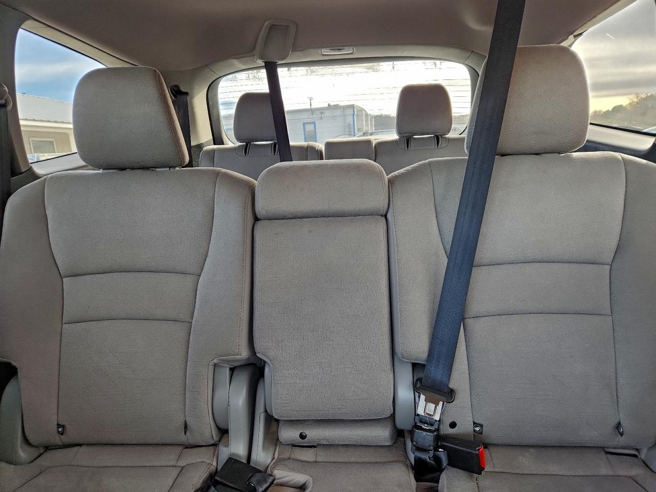 Honda Pilot Lx Image 2