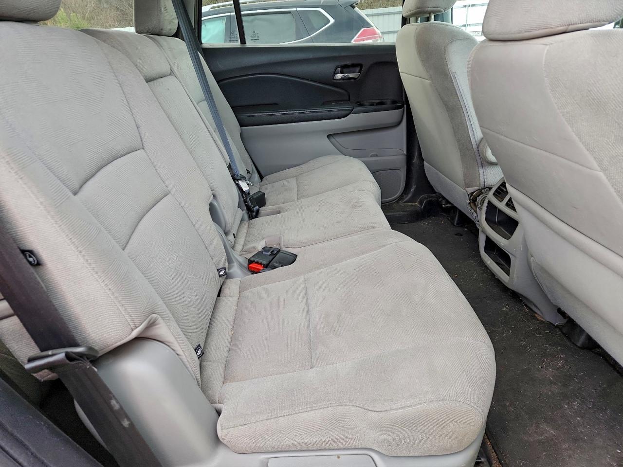 Honda Pilot Lx Image 4