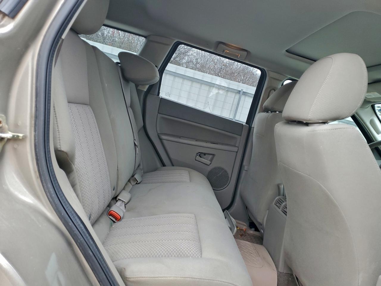 Jeep Grand Cherokee Laredo Image 3