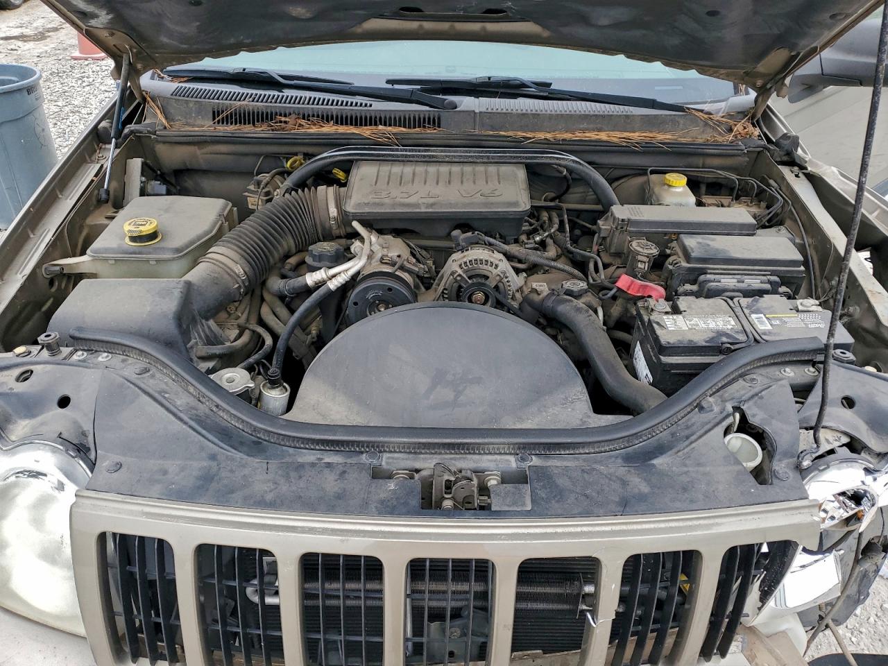 Jeep Grand Cherokee Laredo Image 6