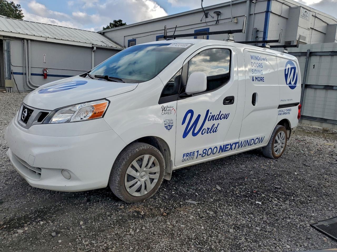 Nissan Nv 2.5s Image 1
